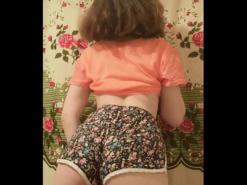 ❤️ Sexy mladá kočka svléká šortky před kamerou. ☑ Šukání u cs.flvporn.ru ❌️❤